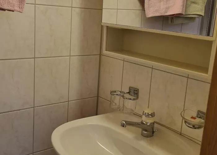 Zur Stilli Dorf Han/Misafirhane *